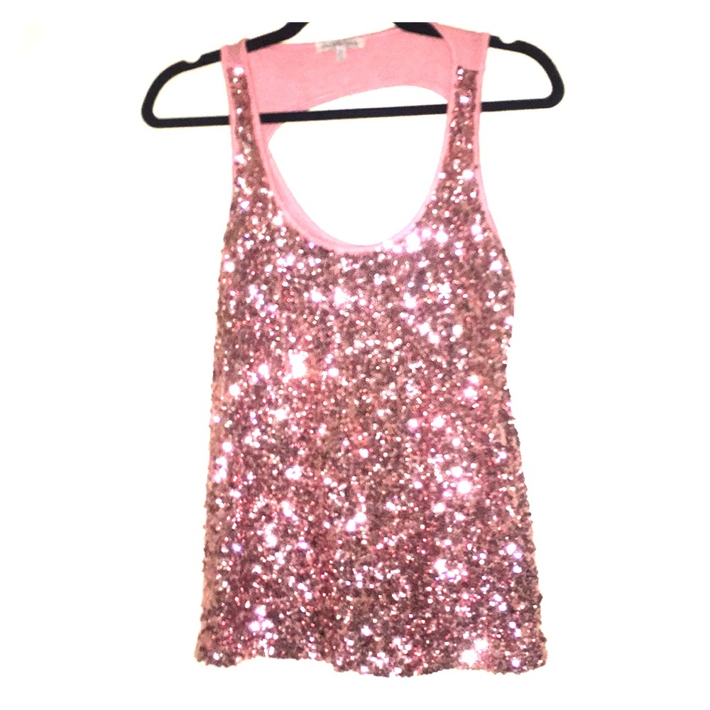 💥4/$20💥 EUC Dusty rose colored sequin top w/ back cutout